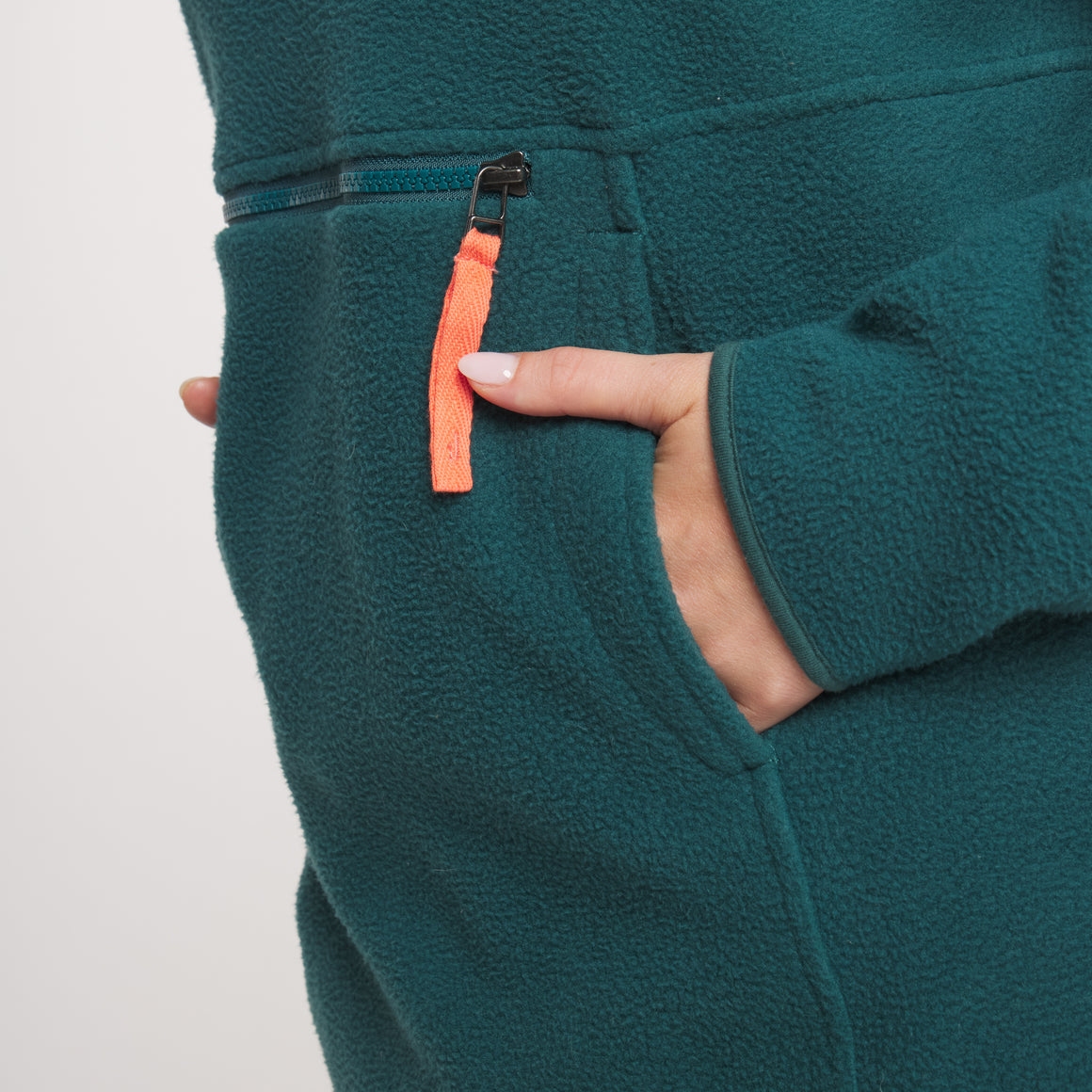 Dark Green | ON MODEL | POCKET